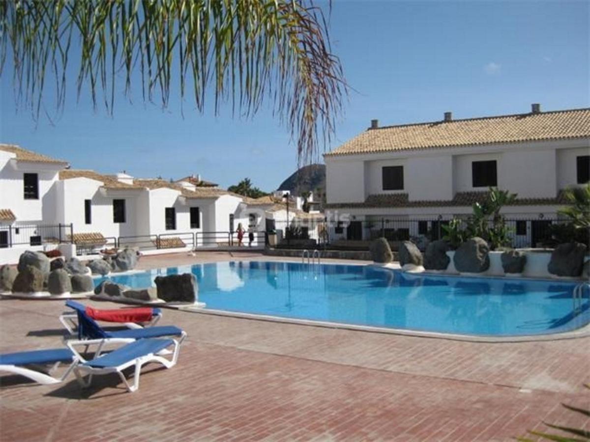 Remarkable 2-Bed House In Chayofa With Pool Kültér fotó
